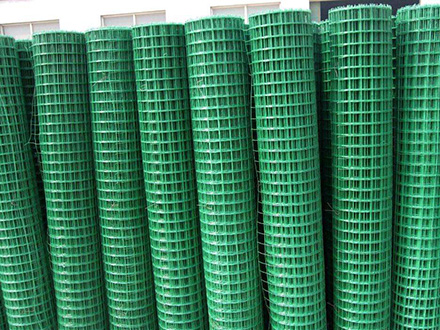 浸塑<a href=http://www.jngl8.com target='_blank'>電焊網</a>在兒童活動中心防護的安全標準解讀